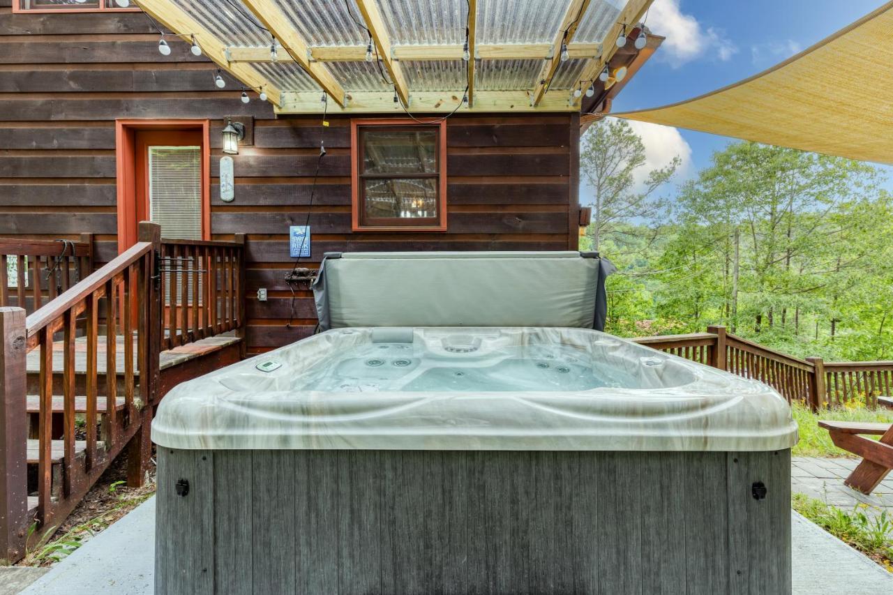 Trout N' About Your Blue Ridge Mountains Retreat, Hot Tub + Game Room! Ellijay Luaran gambar