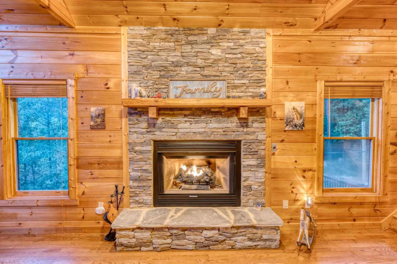 Trout N' About Your Blue Ridge Mountains Retreat, Hot Tub + Game Room! Ellijay Luaran gambar