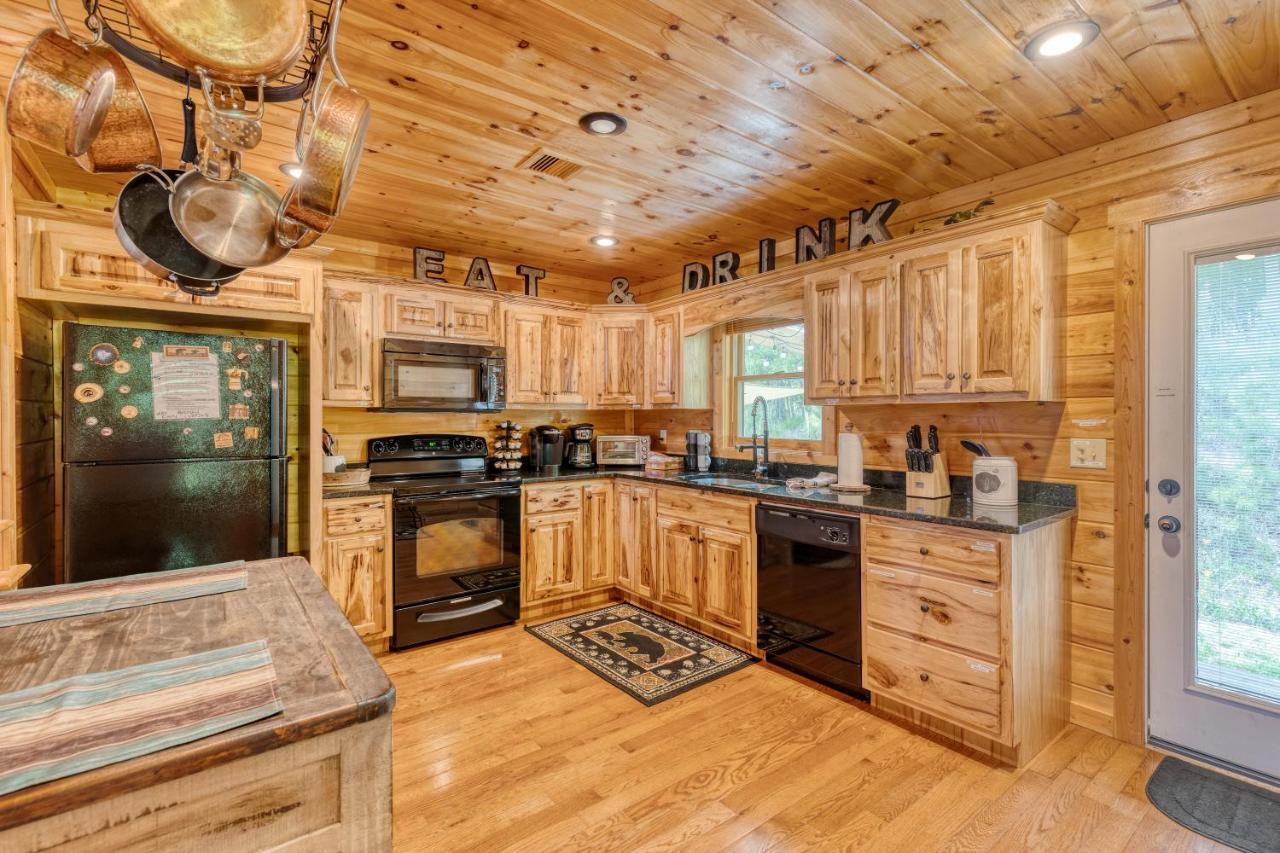Trout N' About Your Blue Ridge Mountains Retreat, Hot Tub + Game Room! Ellijay Luaran gambar